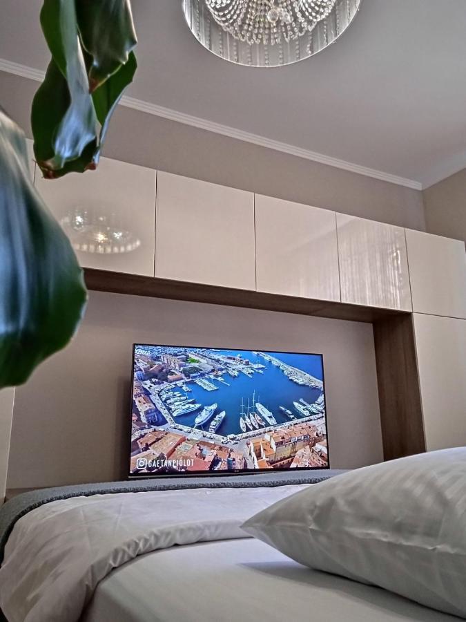 Vip Квартира Подобово Центр, 2 Кімнати, Смарт Тв, Документи Apartment Rivne Luaran gambar