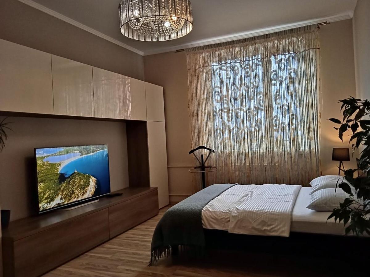 Vip Квартира Подобово Центр, 2 Кімнати, Смарт Тв, Документи Apartment Rivne Luaran gambar