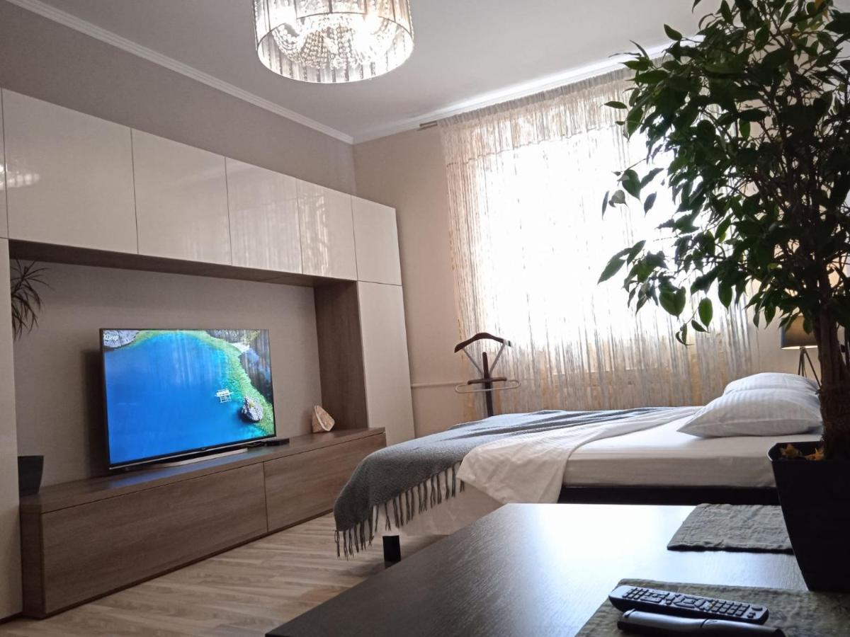 Vip Квартира Подобово Центр, 2 Кімнати, Смарт Тв, Документи Apartment Rivne Luaran gambar