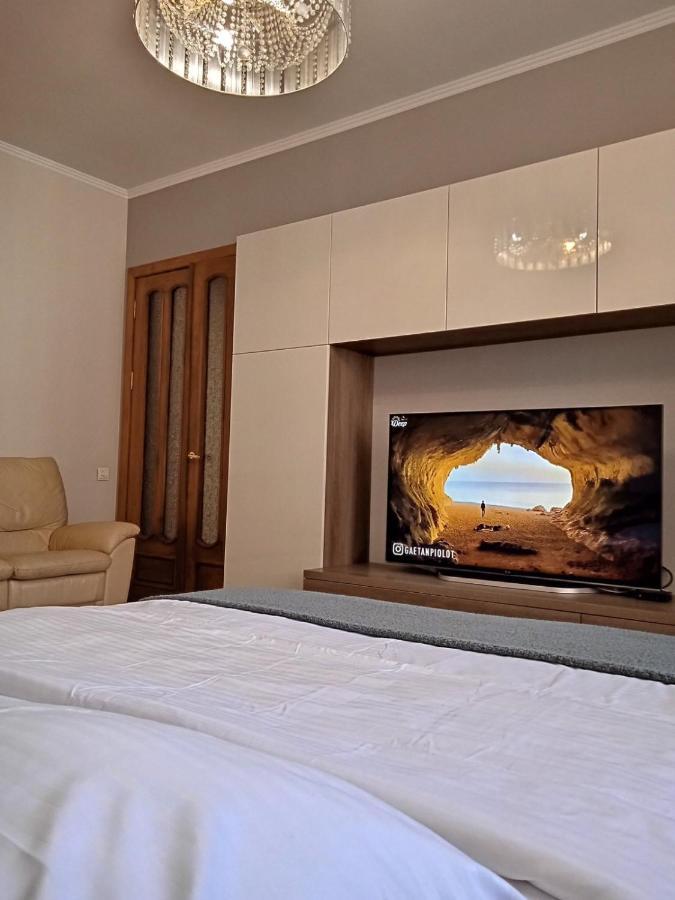 Vip Квартира Подобово Центр, 2 Кімнати, Смарт Тв, Документи Apartment Rivne Luaran gambar